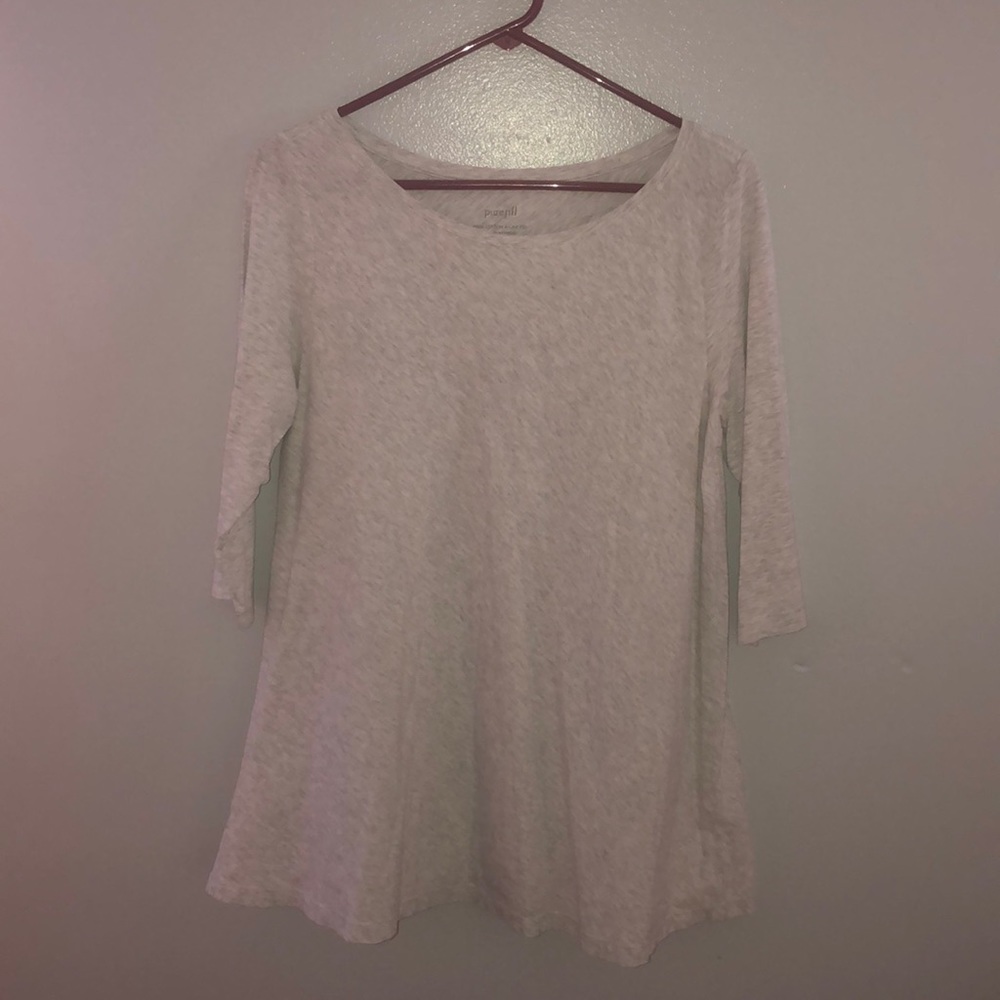 Grey quarter sleeve top.